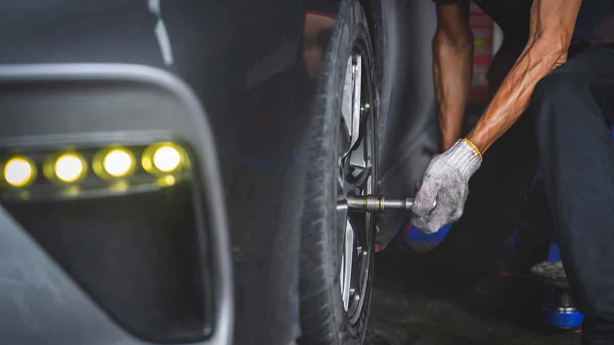 What Causes Lug Nuts To Loosen? [Explained] Your BHP